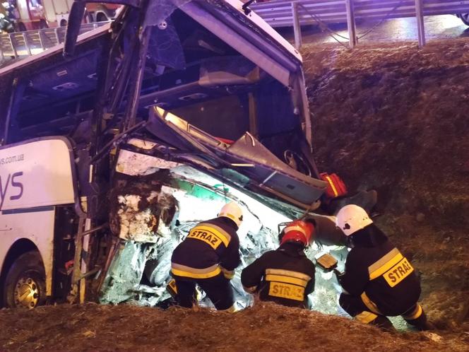 Autostrada A4. Dramatyczna relacja ratowników medycznych z miejsca wypadku autokaru