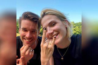 Nietypowe zaręczyny aktorki Przyjaciółek z młodym gwiazdorem Na dobre i na złe