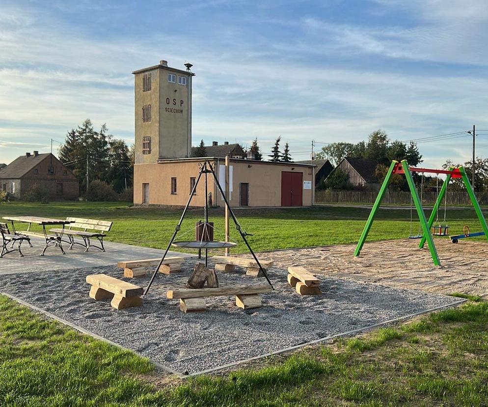 Plac w Ściechowie