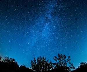 Już można podziwiać Wrześniowe Perseidy! Kiedy najlepiej oglądać spadające gwiazdy we wrześniu?