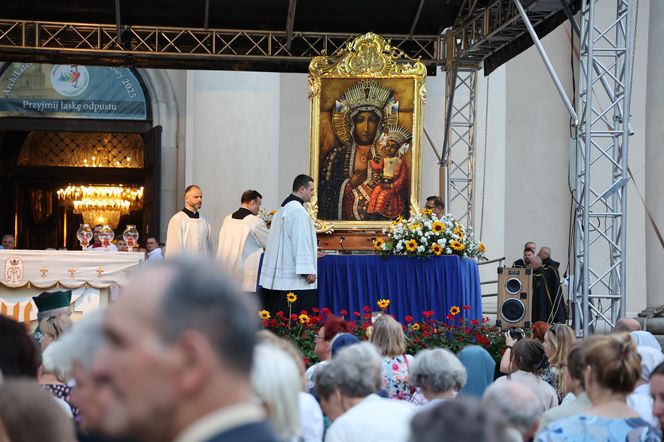 76. rocznica Cudu Lubelskiego. Procesja różańcowa w centrum Lublina