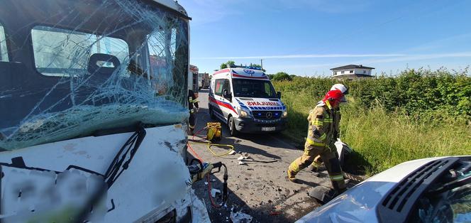 Wypadek w powiecie grudziądzkim! Kierowca zakleszczony w pojeździe [ZDJĘCIA] 