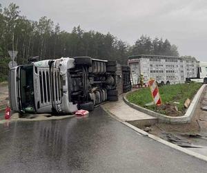 Gmina Kałuszyn: przewrócona ciężarówka spowodowała utrudnienia na DK2
