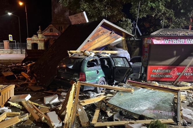 Pijani 18-latkowie staranowali stragany na Podhalu. Potem zabrali tablice rejestracyjne i wzięli nogi za pas