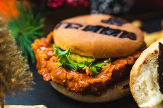 Trump burger podbija Teksas. Obrotny imigrant zarabia na prezydencie