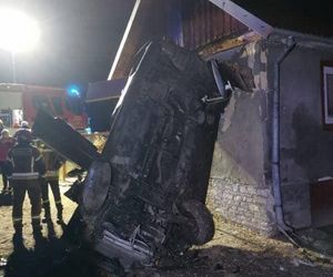 Lubelskie. Leżał w domu na sofie, gdy w ścianę wjechało auto. Kierowca był pijany 