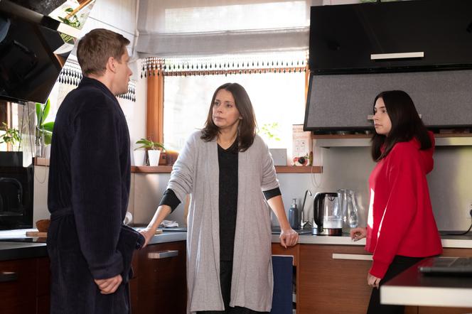 Na Wspólnej odc. 3081 - opis, streszczenie: Robert przestaje pić, a zaczyna kłamać