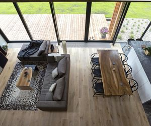 Grzejniki kanałowe - idealne rozwiązanie do jasnych przestronnych wnętrz z dużymi przeszkleniami