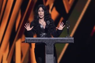 Cher - ROCK'N'ROLL HALL OF FAME