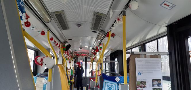 Wyjątkowy trolejbus wyjechał na ulice Lublina. W środku są świąteczne ozdoby z włóczki [GALERIA, WIDEO]