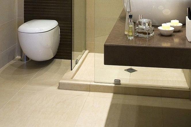 Brodzik z płytek - sposób na nowoczesą kabinę prysznicową