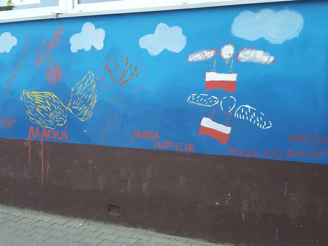 Nowy mural w Lesznie. Za wałki i pędzle chwycili uczniowie