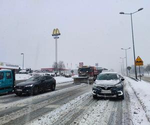 Potężny atak zimy w Małopolsce. Śnieg sypie bez przerwy