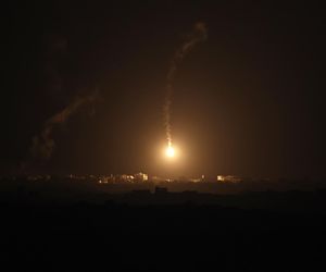 Izrael rozpoczął szturm na Gazę. Pas ognia nad miastem, w tle spór o los zakładników