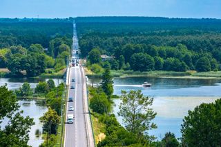 To najprostszy odcinek drogi krajowej w Polsce. Prawie 30 kilometrów bez zakrętów