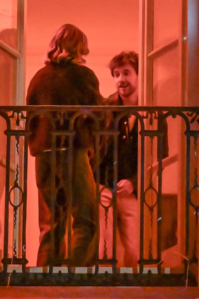 Maciej Musiał całował ukochaną na balkonie