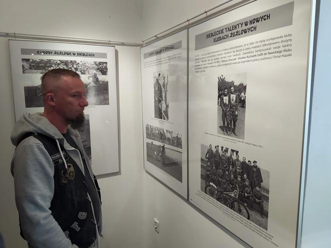 Fotorelacja z wernisażu wystawy "Historia żużla. Czarny sport w Siedlcach"