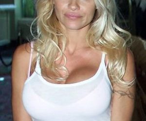 Pamela Anderson już tak nie wygląda. Gwiazda Słonecznego patrolu zaskoczyła metamorfozą
