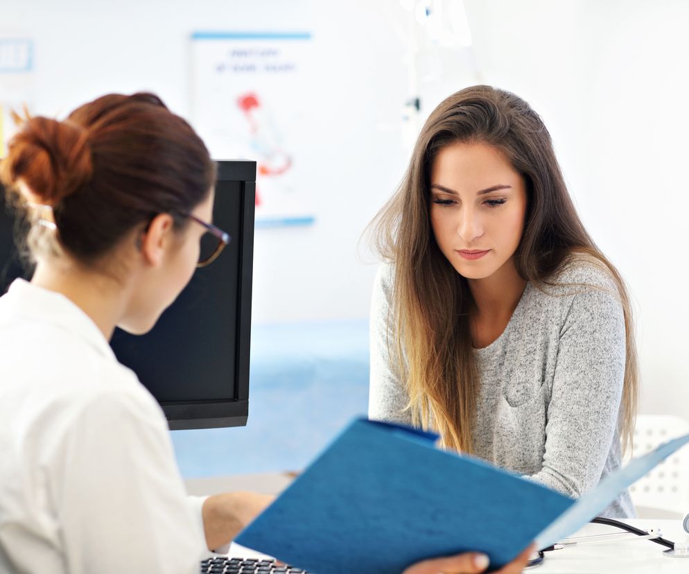 Diagnostyka raka nerki rozpoczyna się od wywiadu lekarskiego, uwzględniającego zgłaszane przez pacjenta objawy chorobowe. 