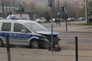 Zderzenie radiowozu w Krakowie. Kierowca BMW wymusił pierwszeństwo!