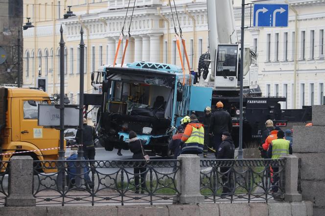 Rosja/ Autobus wpadł do rzeki w Petersburgu – trzy osoby nie żyją