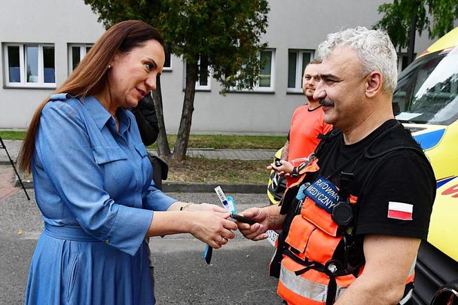 14 nowych ambulansów wyjechało na ulice miast w regionie. Każda warta jest ponad milion