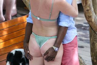 Upuścił kijek dla tej pupy