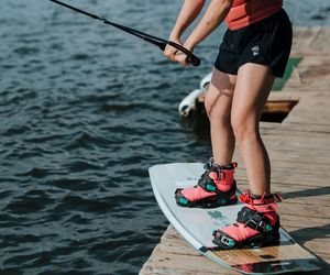 Gratka dla miłośników sportów wodnych. Jeden z najdłuższych wyciągów w Polsce zaczyna sezon. Znamy cennik