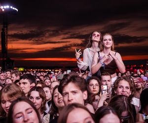 Festiwalowa moda 2025. Jak się ubrać na tegorocznego Open'era?