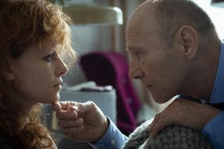 Kod genetyczny odc. 3. Janusz Zadara (Krzysztof Pieczyński), Iza (Karolina Gruszka)