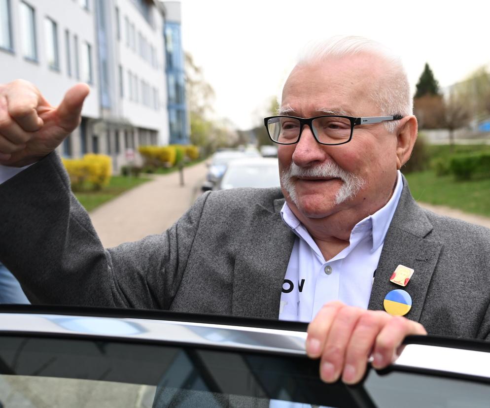 Lech Wałęsa głosuje w wyborach