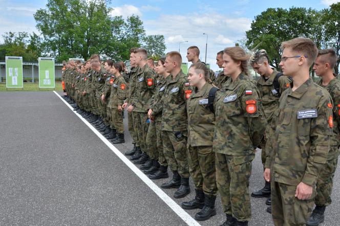 Uczniowie klasy mundurowe 72. Pułku Piechoty w Radomiu