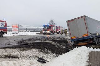 Potworna kraksa osobówki z tirem na DK 75 pod Nowym Sączem. Kierowca nie przeżył
