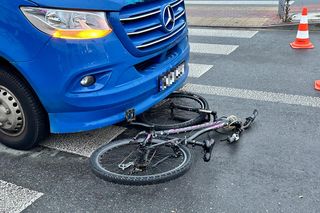  8-latek na rowerze wpadł pod autobus. Dramatyczna akcja ratunkowa w Ożarowie