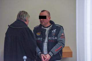 Początek procesu mężczyzny, który na ulicy odgryzł nos żonie 