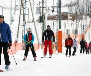 Stacje narciarskie na Podhalu ruszyły! Na stokach pojawiły się tłumy chętnych na szaleństwo na śniegu [GALERIA]