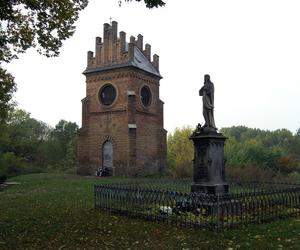  Dzwonnica przy Bazylice Narodzenia NMP, Ciechanów