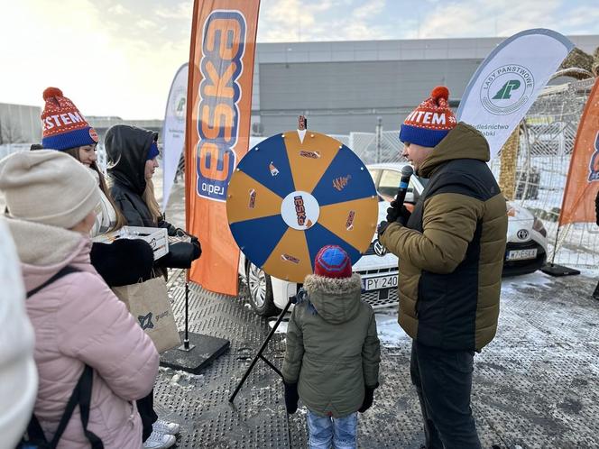 Ekipa Radia Eska na Jarmarku Świątecznym na Targach