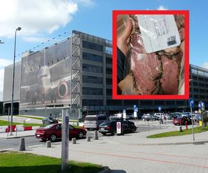 Celnicy udaremnili nietypową próbę przemytu na lotnisku w Balicach. W bagażach schowali aż 103 kg mięsa