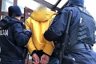Sprawcy pobicia 25-latka pod barem w Suwałkach wpadli w ręce mundurowych