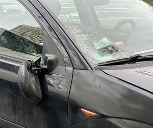 Piesza wbiegła pod samochód w centrum Warszawy