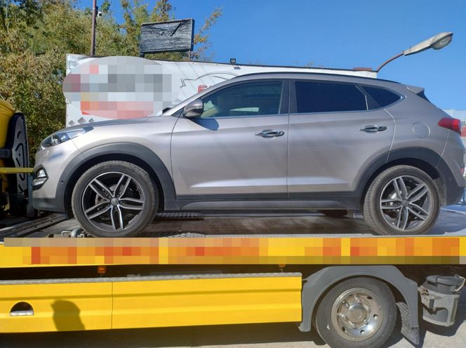 Policja odzyskuje skradzionego Hyundaia Tucson. Właściciel warsztatu z zarzutami