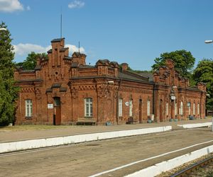 Kolejna wielka inwestycja w woj. podlaskim. Ten zabytkowy dworzec z XIX wieku przejdzie remont. Wiemy, kiedy!