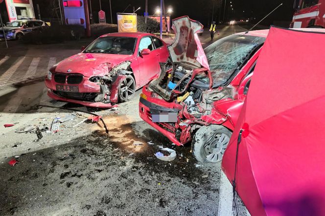 Bełchatów. Śmiertelny wypadek na ul. Wojska Polskiego. 47-latek zginął w zderzeniu z BMW [ZDJĘCIA]