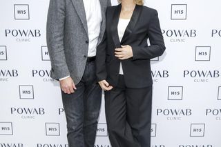 Paweł Orleański tłumaczy się ze schadzki. Tak całuje na każdym spotkaniu biznesowym