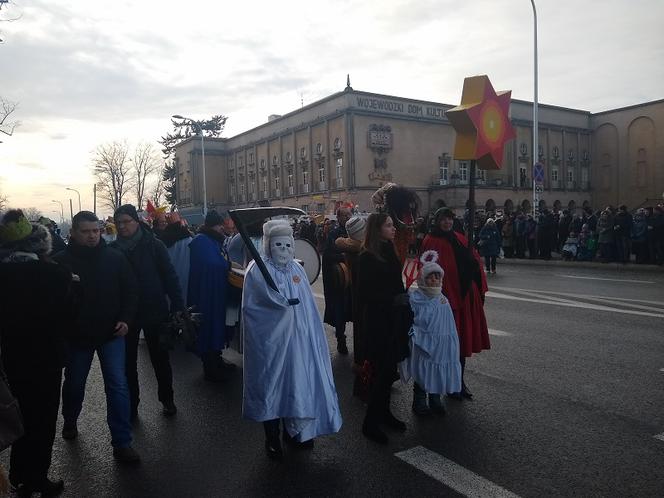 Orszak Trzech Króli w PAPAMOBILE! Tłumy na ulicach Kielc [GALERIA]