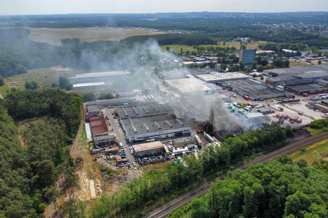 Trwa dogaszanie pożaru chemikaliów w Przylepie pod Zieloną Górą