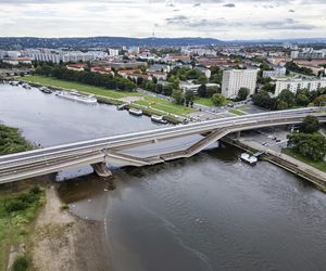 Most runął w ułamku sekundy. Huk obudził mieszkańców w nocy. Tak to mogło wyglądać w Chorzowie