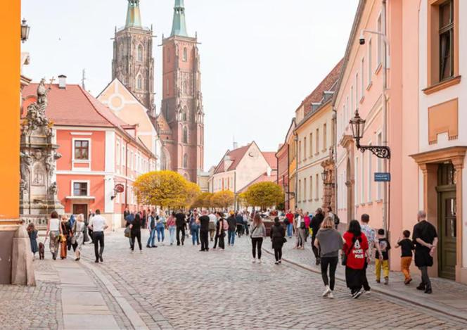 Tak wrocławianie spędzają Wielkanoc 2024. Zamiast siedzenia przy stole, spacery i kolejki po lody