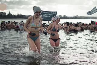 XIV Kąpiel dla odważnych. Morsy wykąpały się na Plaży Miejskiej w Ełku